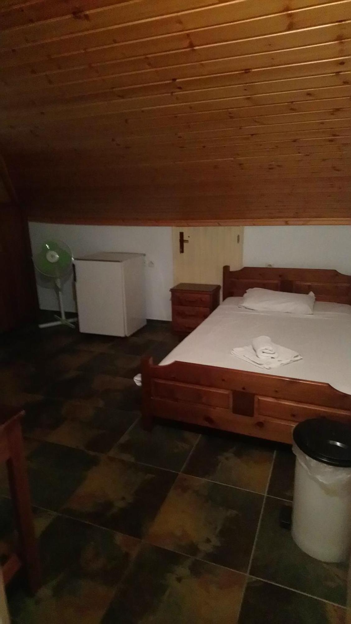 Kiwi Kastle Aparthotel Néa Fókaia Buitenkant foto
