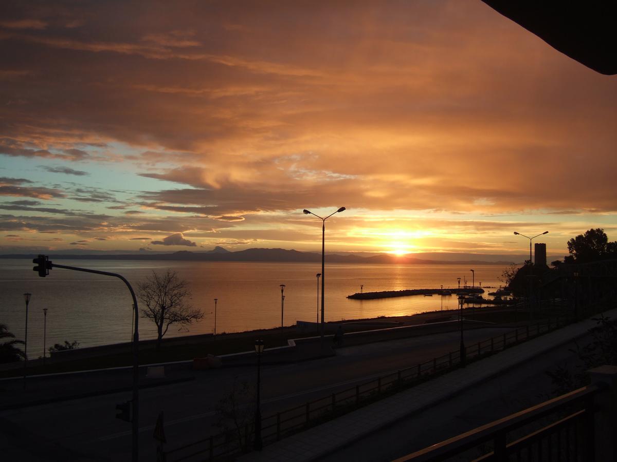 Kiwi Kastle Aparthotel Néa Fókaia Buitenkant foto