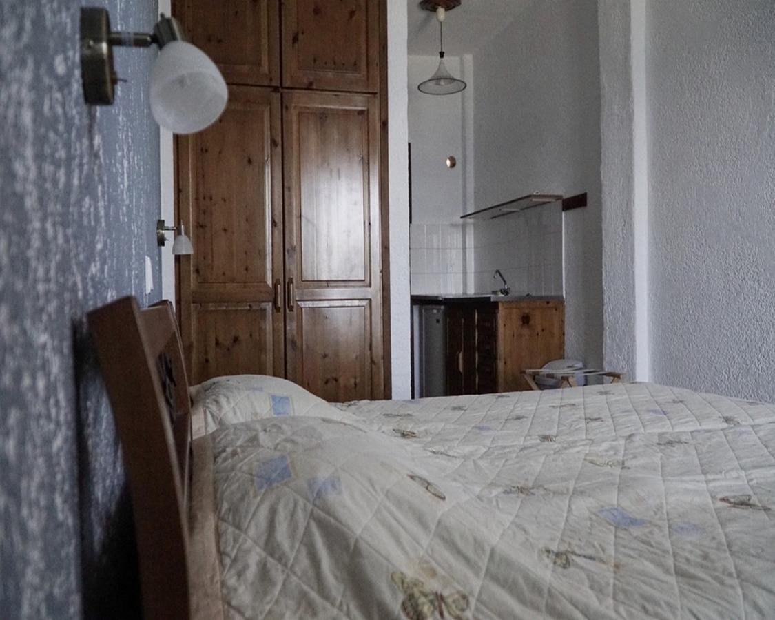 Kiwi Kastle Aparthotel Néa Fókaia Buitenkant foto